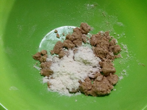add coconut flour and mix until crumbling
