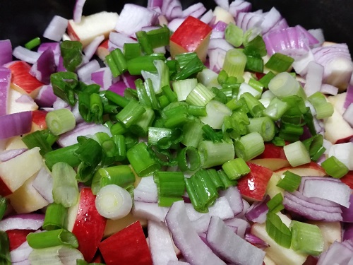 add green onions to the slow cooker