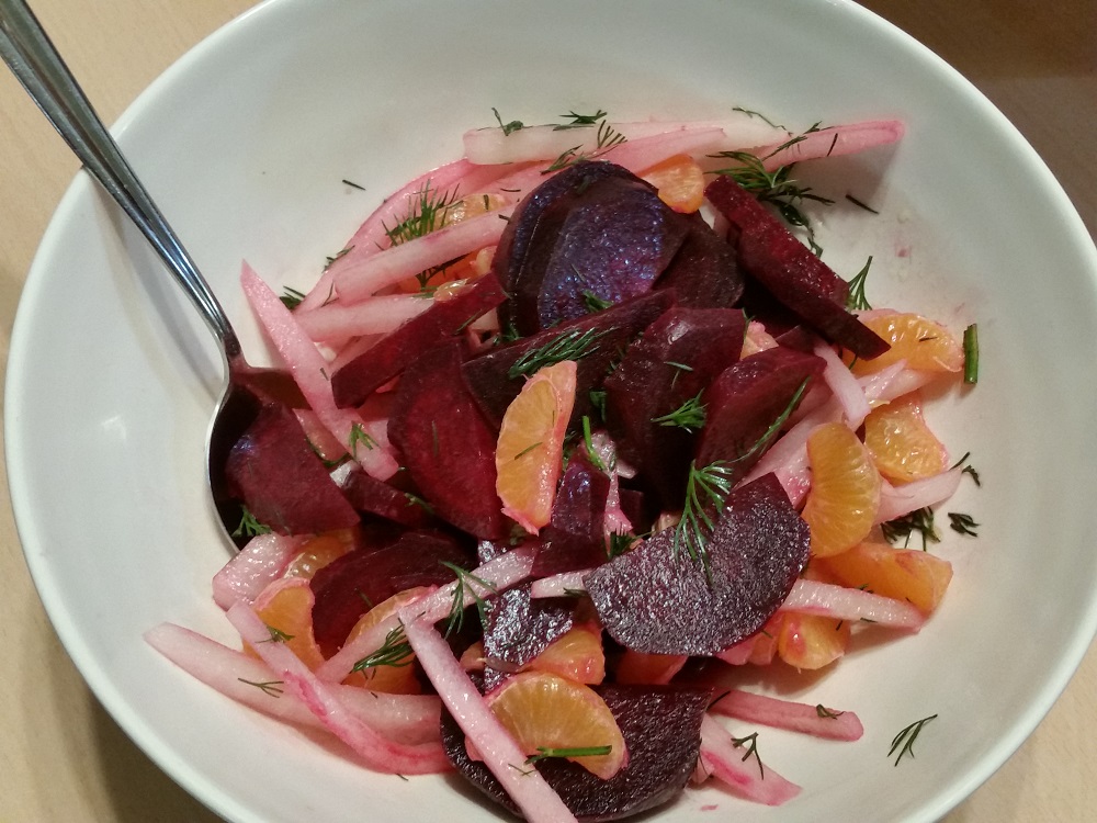 AIP beet, mandarin and fresh dill salad