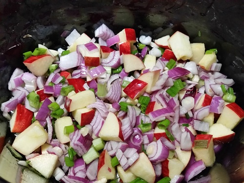 onions and apples in a slow cooker